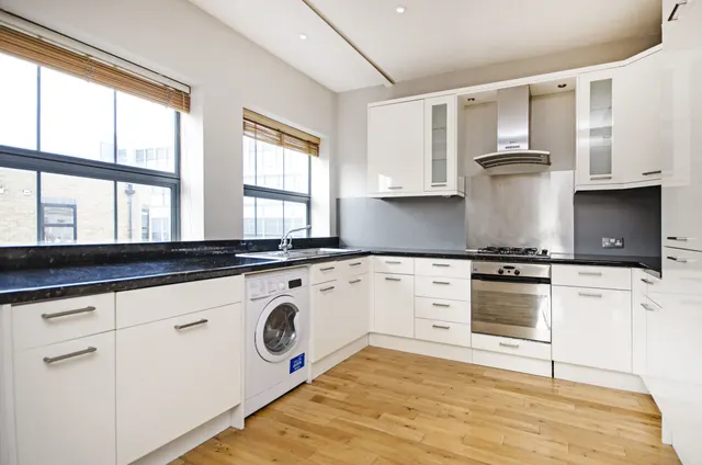 Photo 3 — Flat 6, 2 Florfield Road, London