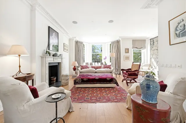 Photo 3 — Palace Gardens Terrace, Kensington, London, W8 4RR