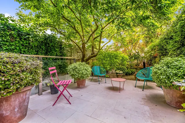 Photo 2 — Palace Gardens Terrace, Kensington, London, W8 4RR