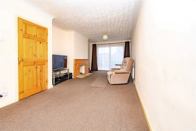 Photo 3 — Minorca Way, Luton, Bedfordshire, LU4