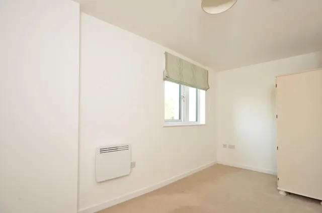 Photo 3 — 7 Chataway House, Bradfield Close, Woking