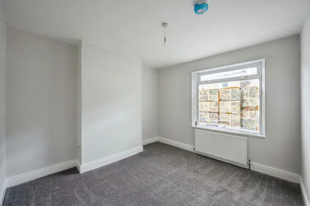 Avenue Road, Wath-Upon-Dearne, S63, photo 3