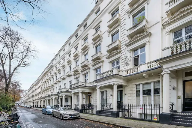 Queens Gardens, London, W2, photo 1