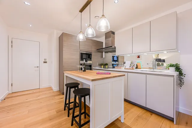Photo 3 — 18 Glenbrook Apartments, 85 Glenthorne Road, London