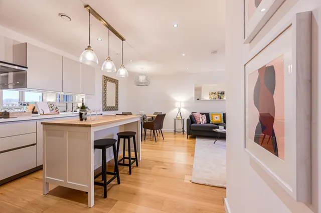 18 Glenbrook Apartments, 85 Glenthorne Road, London, photo 1