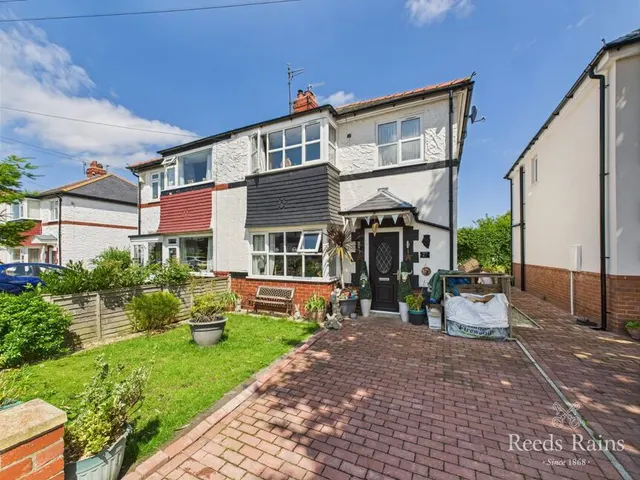 Greylands Park Avenue, Scarborough, YO12, photo 1