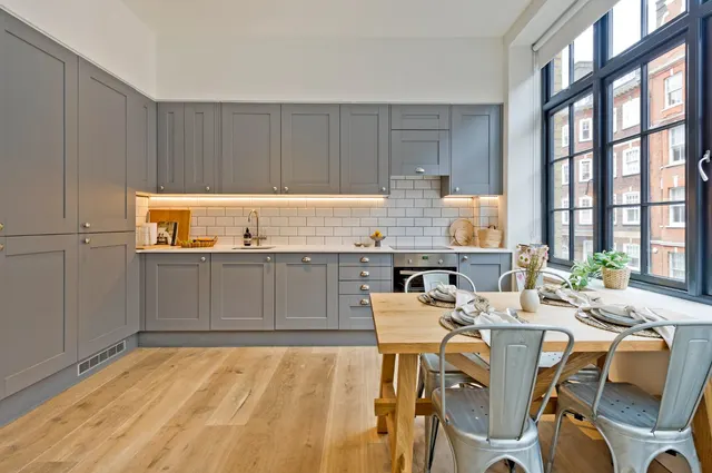 Great Titchfield Street, Fitzrovia, W1W, photo 2