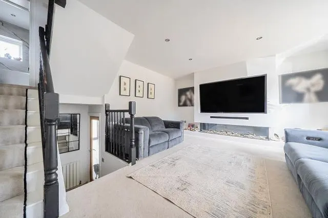 Southernwood Drive, Swindon, SN2, photo 2