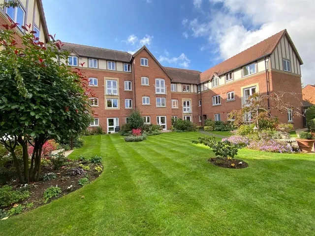 Worcester Road, Malvern, WR14, photo 1