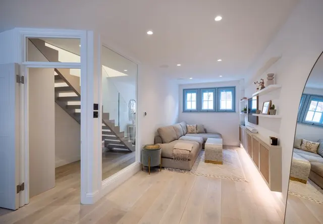 Photo 3 — Boston Place, Marylebone