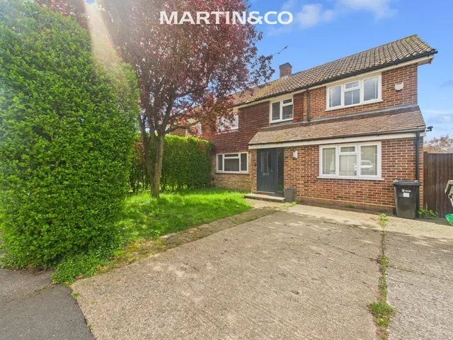 4 bedroom house — Ashridge Road