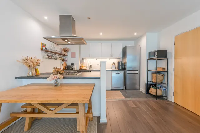 Photo 3 — 56 Vickerys Wharf, 87 Stainsby Road, London