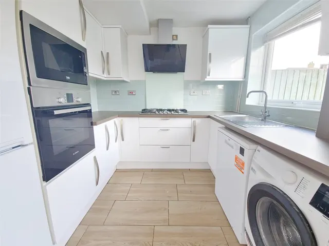 West Malling Way, Hornchurch, RM12, photo 1