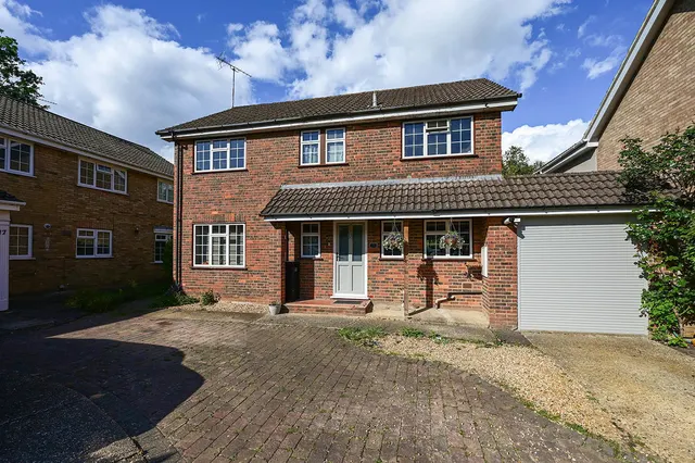 Ashbury Drive, Blackwater, GU17, photo 1