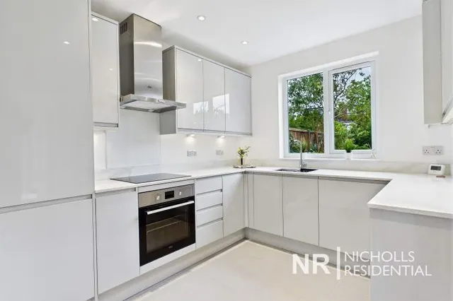 Cedarcroft Road, Chessington, KT9, photo 2