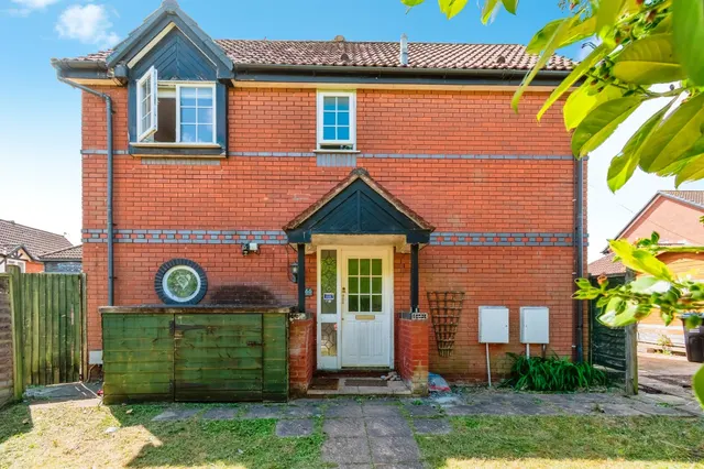 Sandown Drive, Chippenham, photo 1