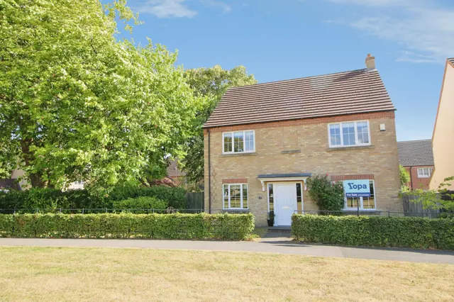 Augustus Walk, Caistor, LN7, photo 1