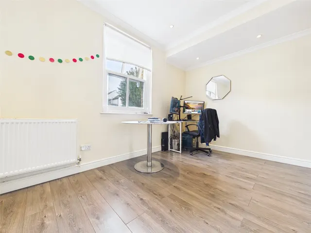 Tudor Road, Hampton, TW12, photo 3
