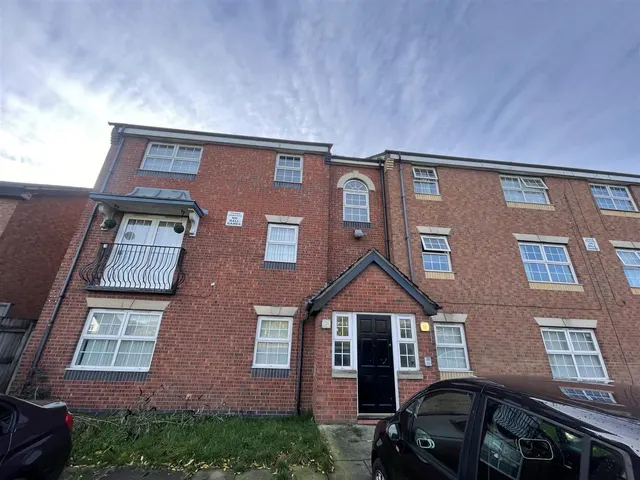Francine Close, Liverpool, L3, photo 1