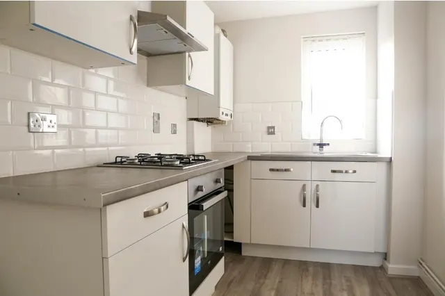 Francine Close, Liverpool, L3, photo 3