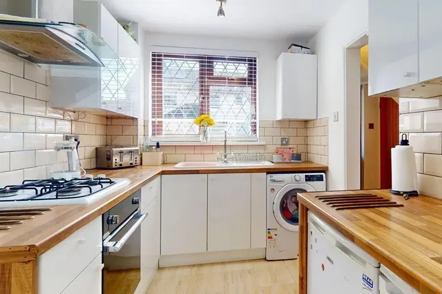 Church Park Road, Pitsea, SS13, photo 3