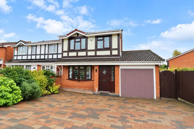 The Parkway, Shelfield, WS4, photo 1