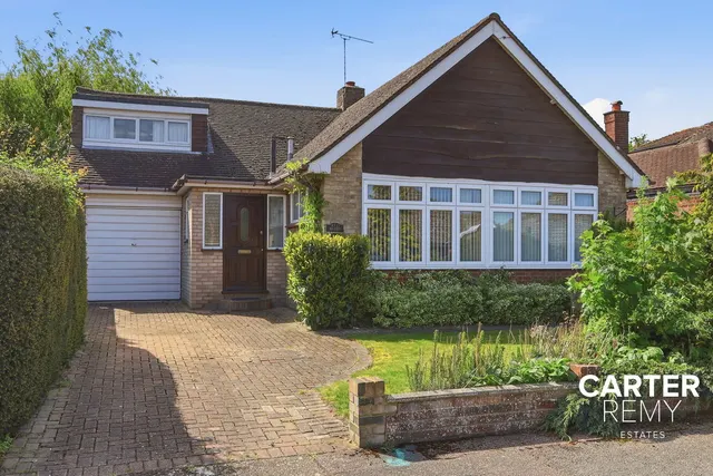 Woodward Close, Grays, RM17 5RP, photo 1