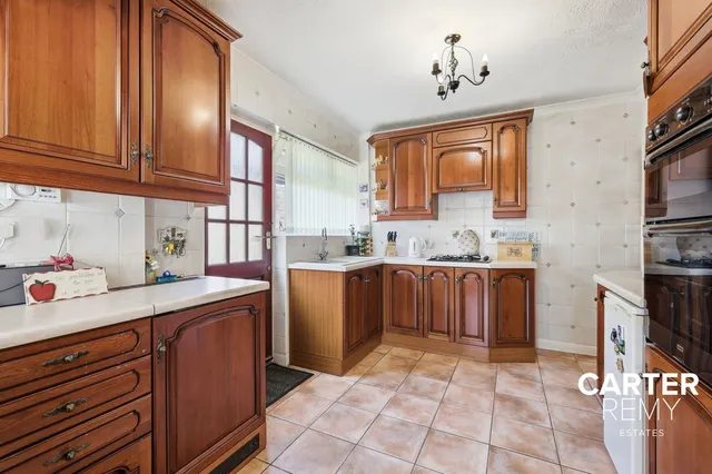 Photo 3 — Woodward Close, Grays, RM17 5RP