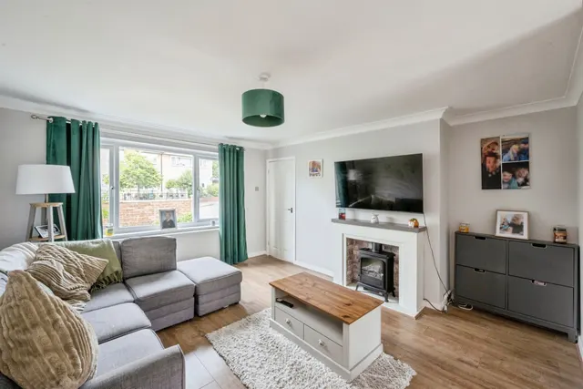 Photo 2 — Ivatt Close, Bawtry, DONCASTER
