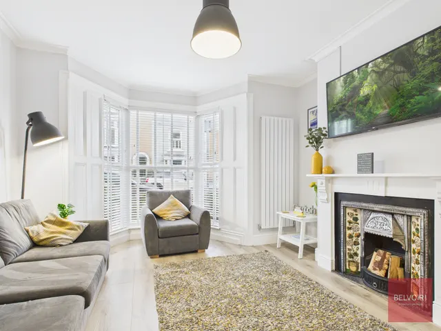 Victoria Avenue, Mumbles, SA3, photo 1
