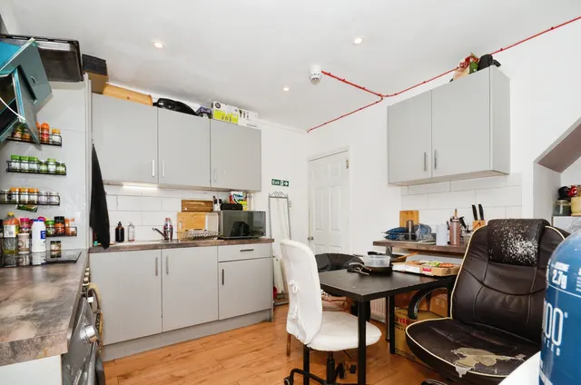 Vicarage Road, Watford, WD18, photo 3