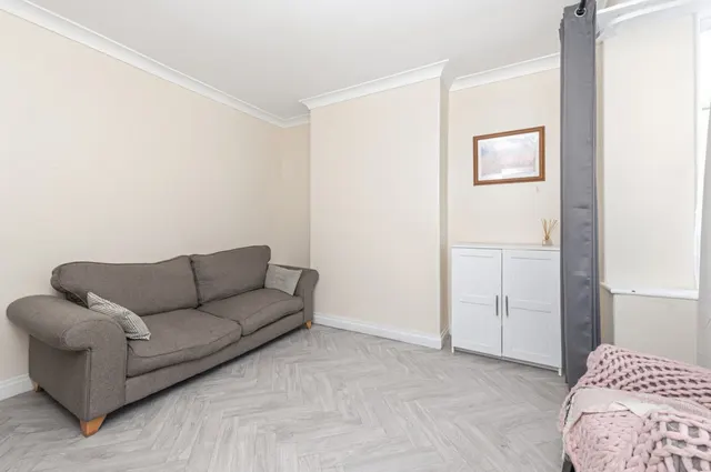 Photo 3 — Sandene Drive, Crosland Moor