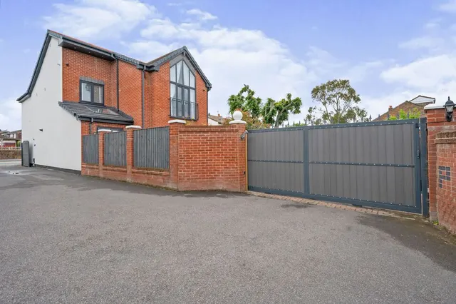 Warrington Road, Rainhill, L35, photo 1