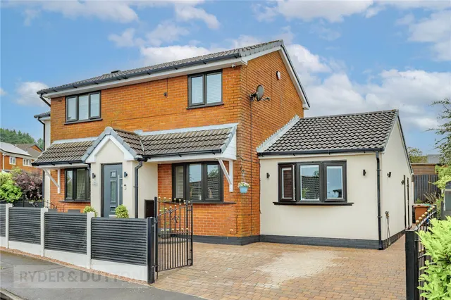 Clipsley Crescent, Moorside, OL4, photo 1