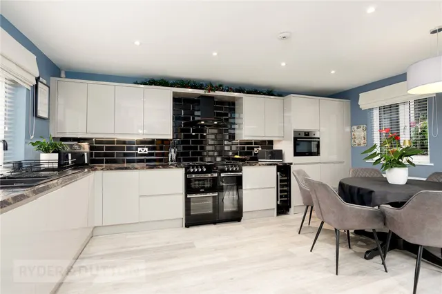 Clipsley Crescent, Moorside, OL4, photo 3
