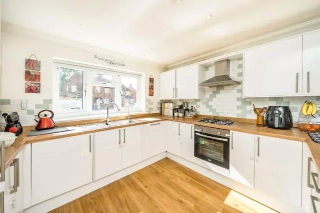 Beverley Road, Sunbury-on-Thames, TW16, photo 2