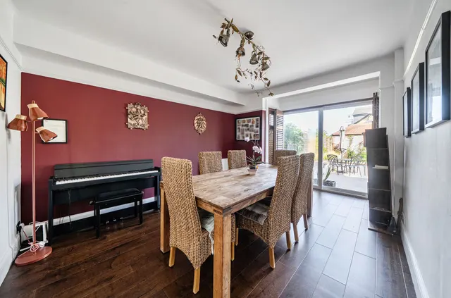 Thaxted Road, London, SE9, photo 2