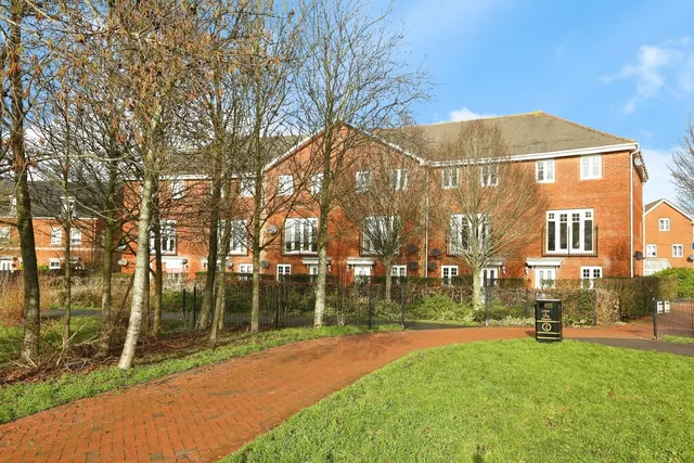 Bright Wire Crescent, Eastleigh, SO50, photo 1