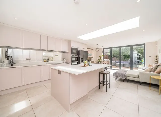 Bruce Road, Tooting, CR4, photo 1