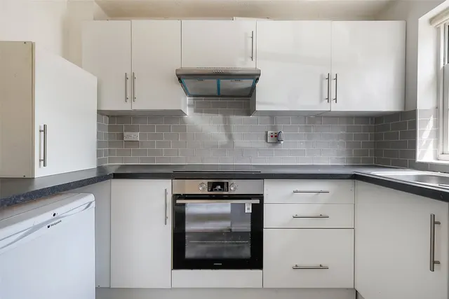Barleymow Court, Betchworth, RH3, photo 3