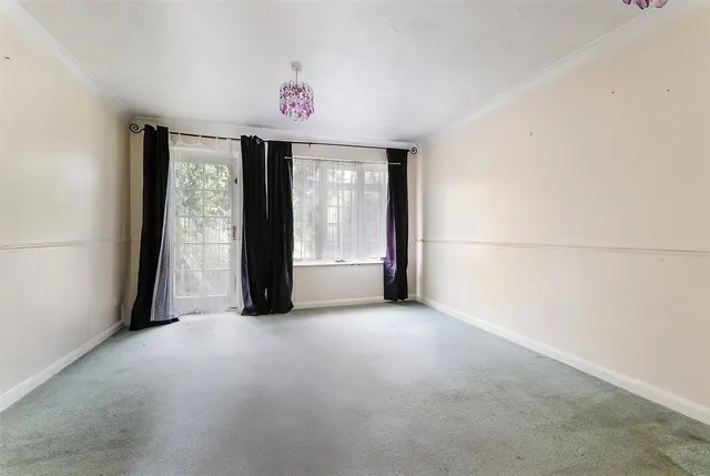 Barleymow Court, Betchworth, RH3, photo 2
