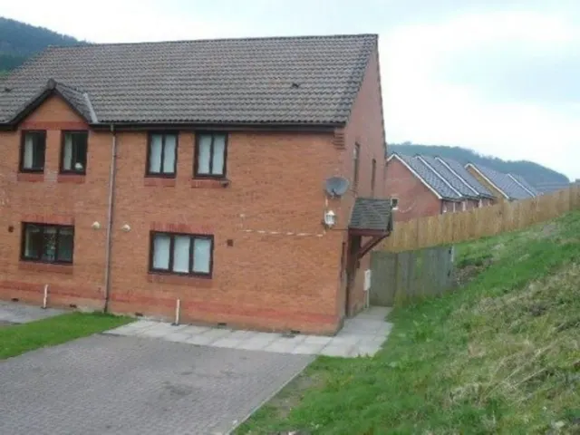 Cwrt Y Babell, Cwmfellinfach, photo 1