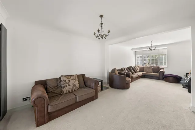 Lela Avenue, Hounslow, photo 2