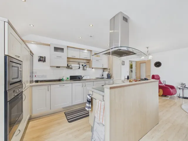 Photo 2 — Wyndthorpe Court, Rotherham