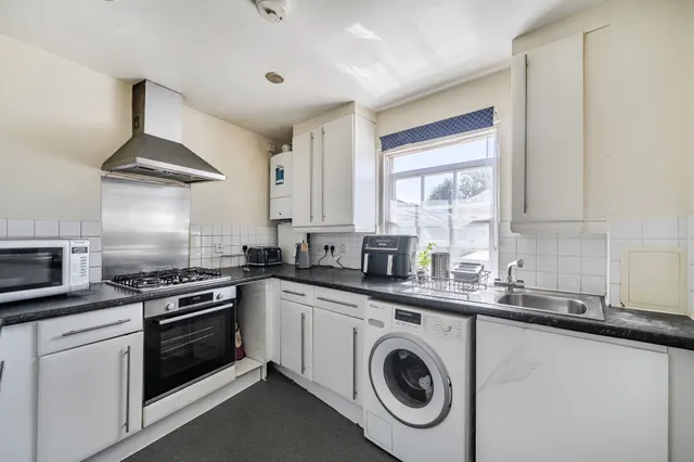 Photo 3 — 19a Church Road, Mitcham