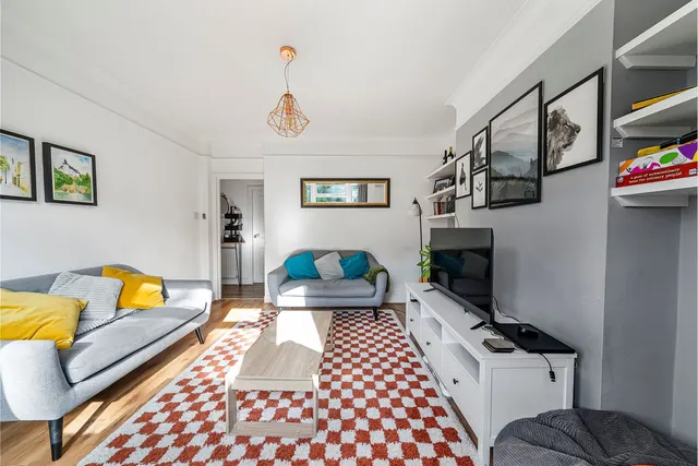 Armoury Way, Wandsworth, SW18, photo 1