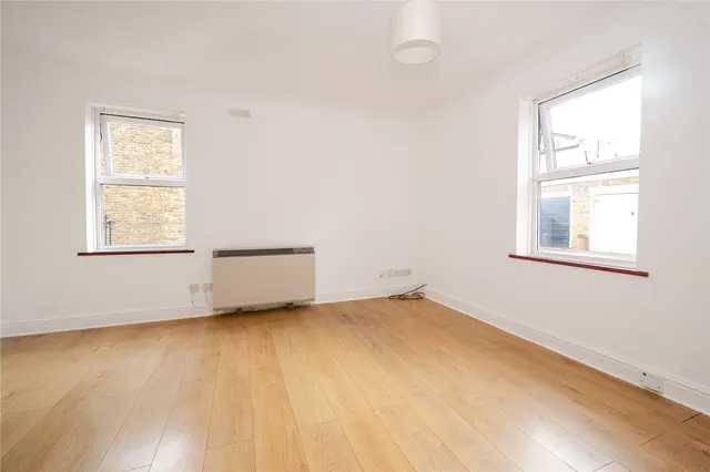 Fourth Cross Road, Twickenham, TW2, photo 3