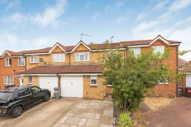 Redford Close, Feltham, TW13, photo 1