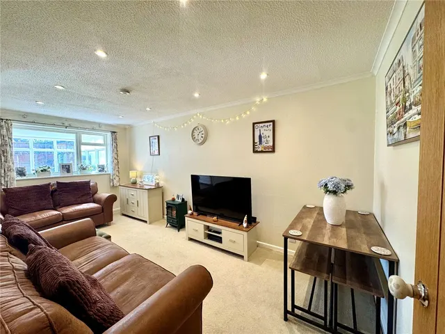 Earlswood Drive, Alderholt, SP6, photo 3