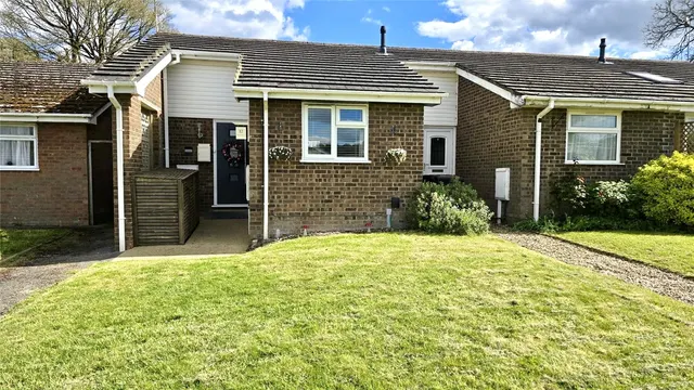 Earlswood Drive, Alderholt, SP6, photo 1
